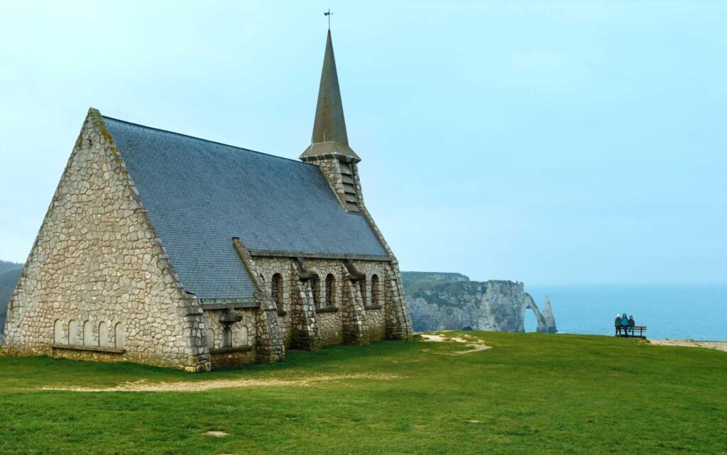 Chapelle Notre-Dame de la Garde avec vue sur la Manche