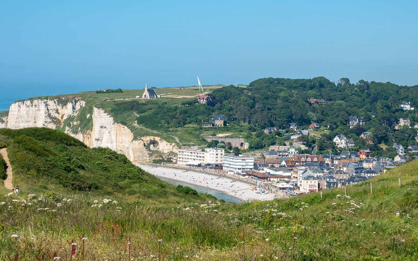 Animations estivales sur la côte normande près d'Étretat
